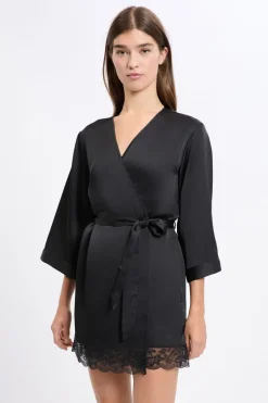 Sale ETAM Bata kimono satinada con detalles de encaje NEGRO