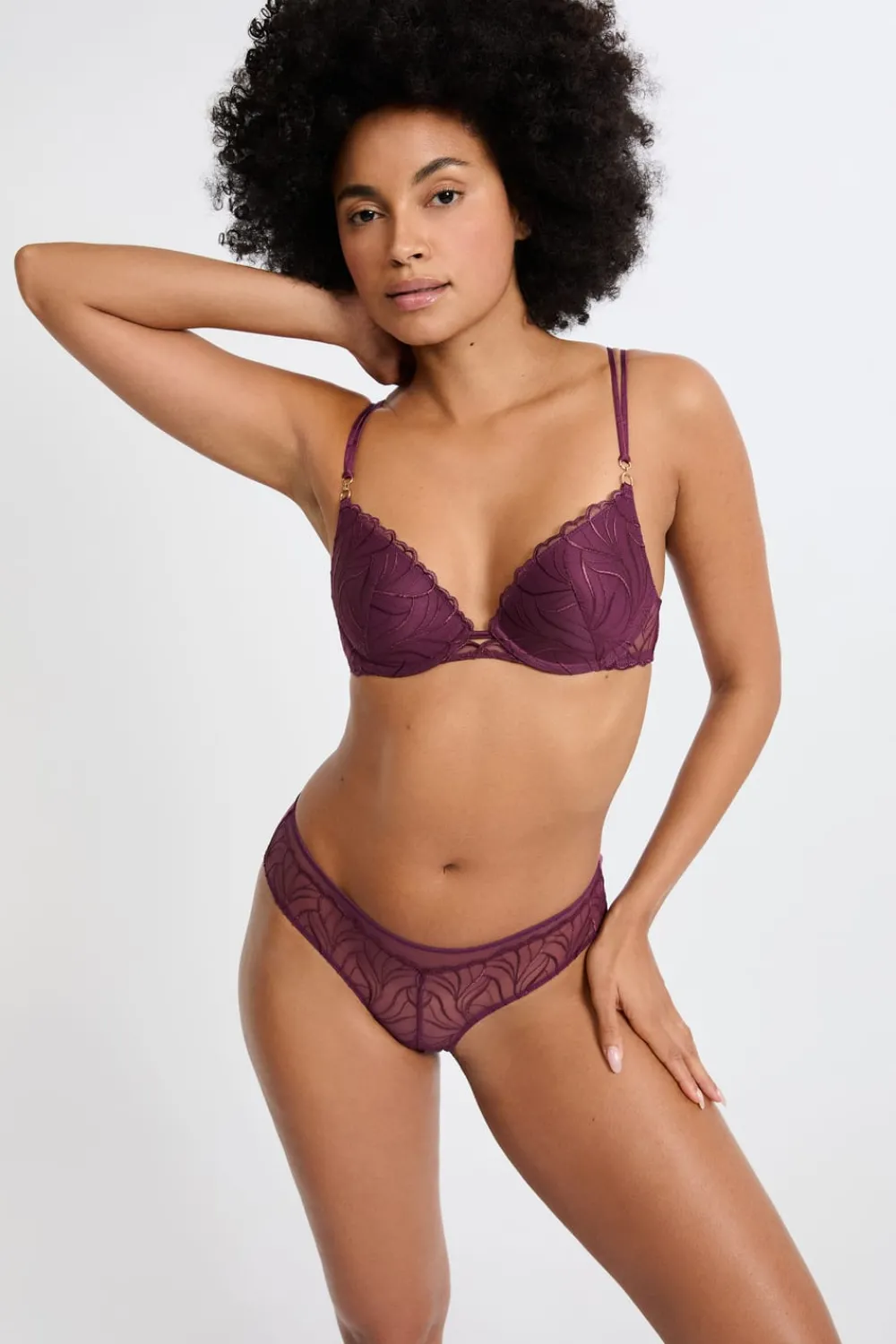 Outlet ETAM Braga brasileña con bordado floral MORADO
