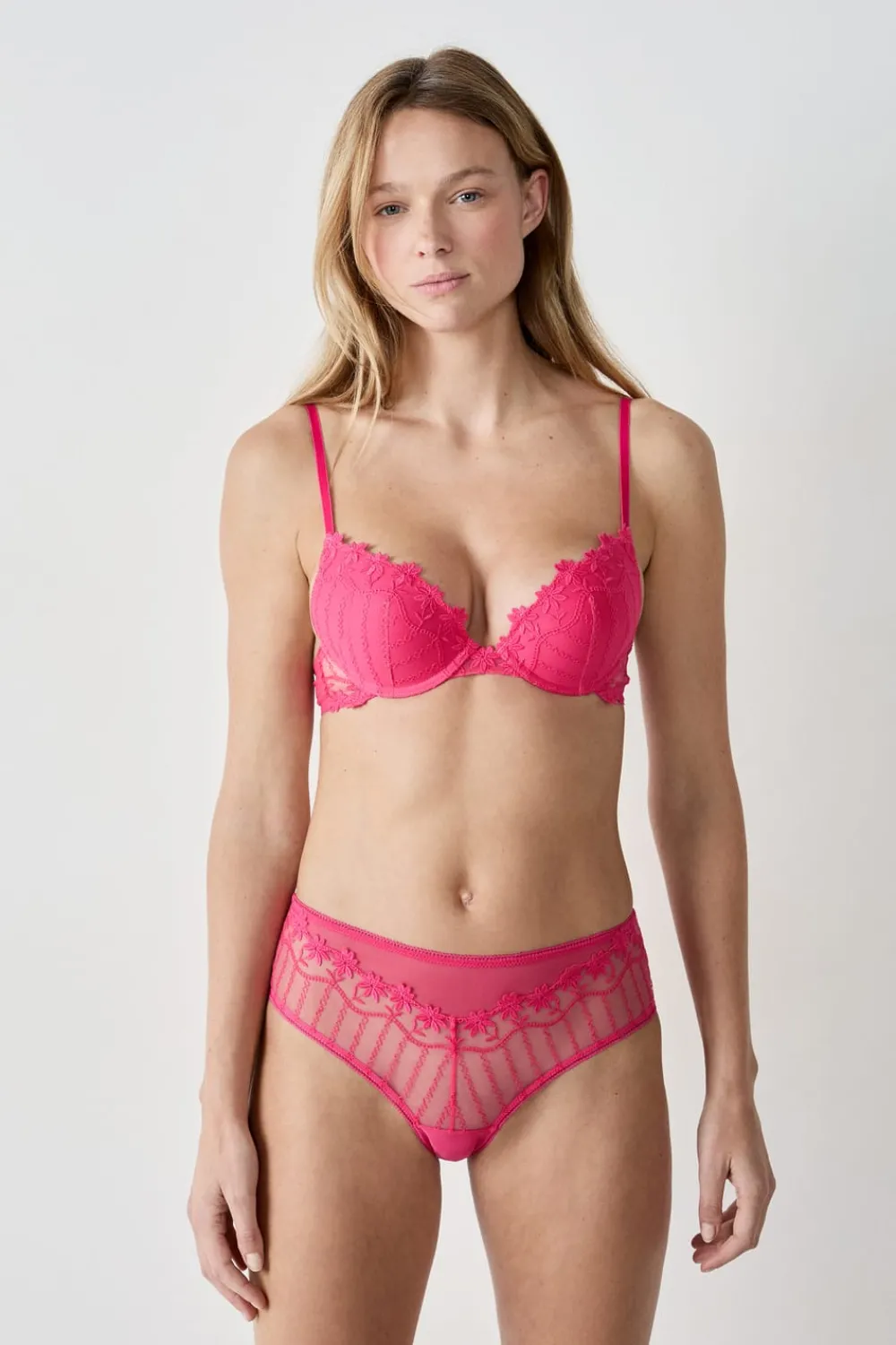 New ETAM Braguita brasileña de tul bordado FUCSIA