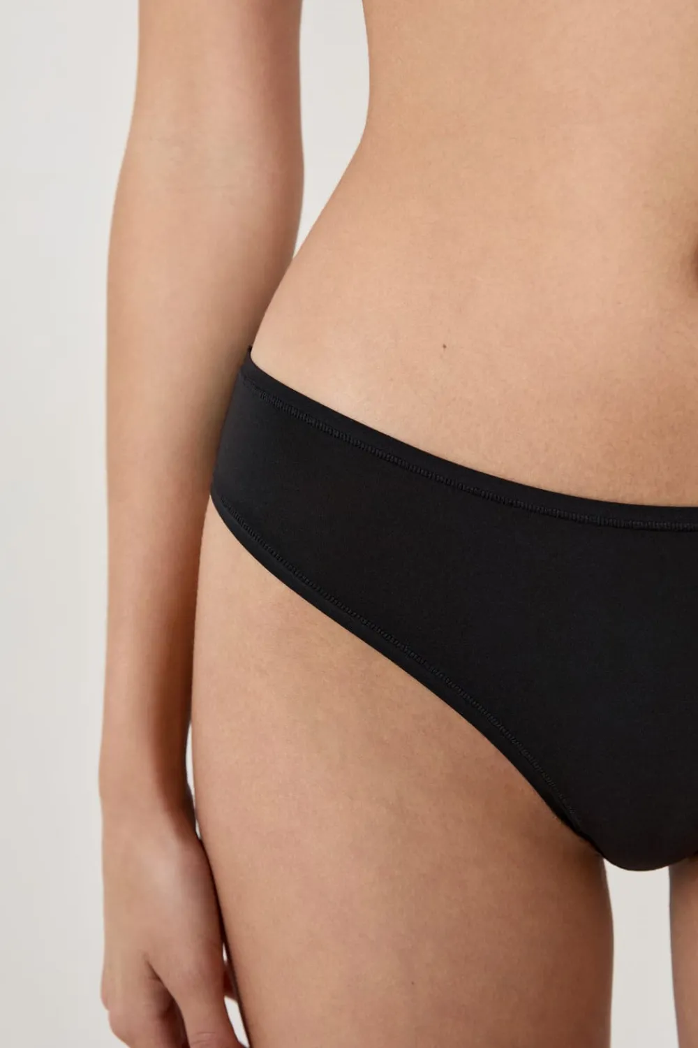 New ETAM Braguita de microfibra NEGRO