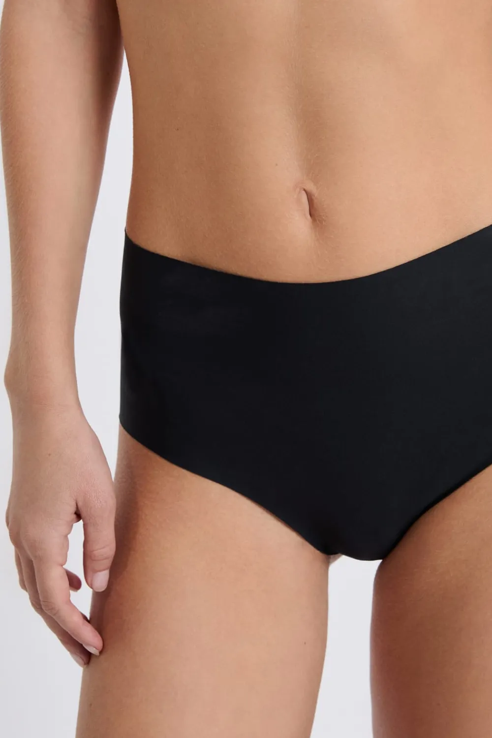 Hot ETAM Braguita midi de microfibra NEGRO
