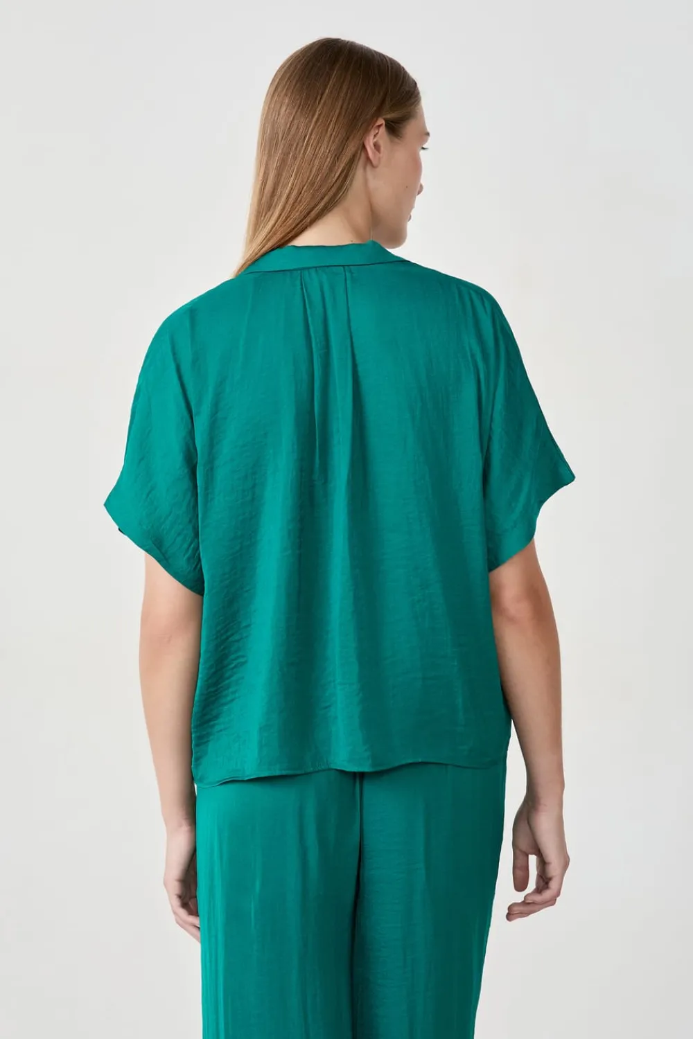 Online ETAM Camisa satinada de manga corta VERDE