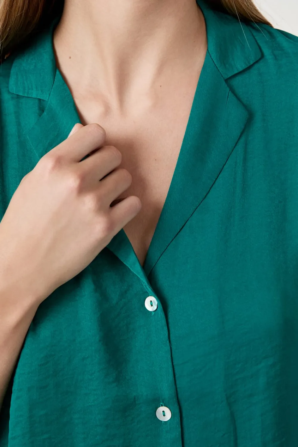 Online ETAM Camisa satinada de manga corta VERDE