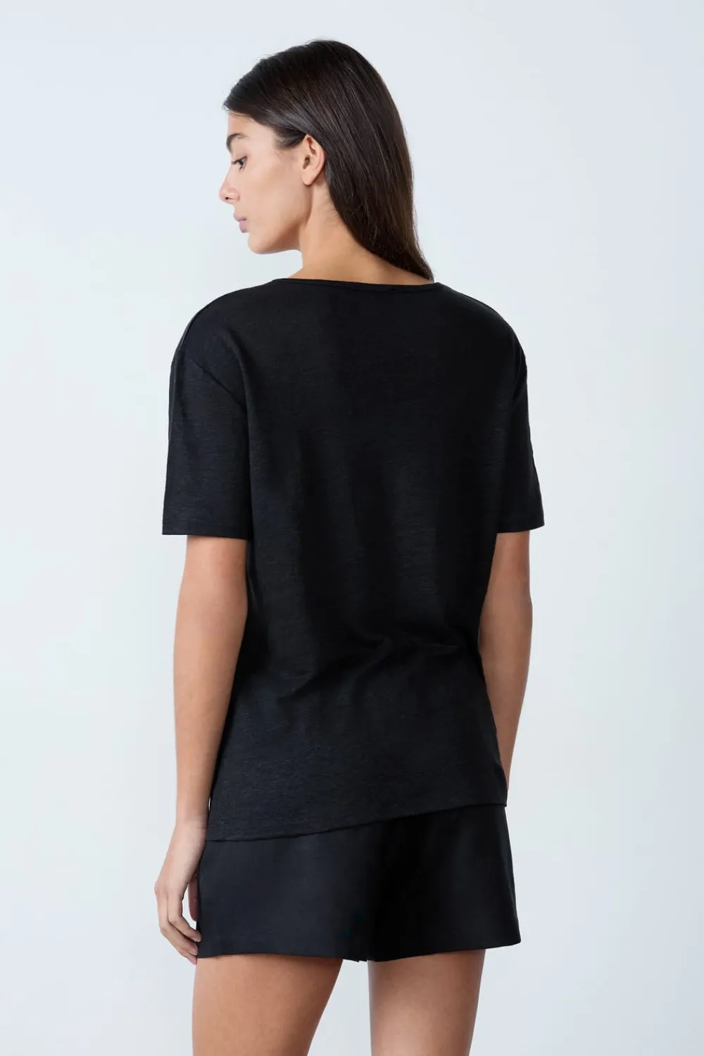 Online ETAM Camiseta de lino con cuello en V NEGRO