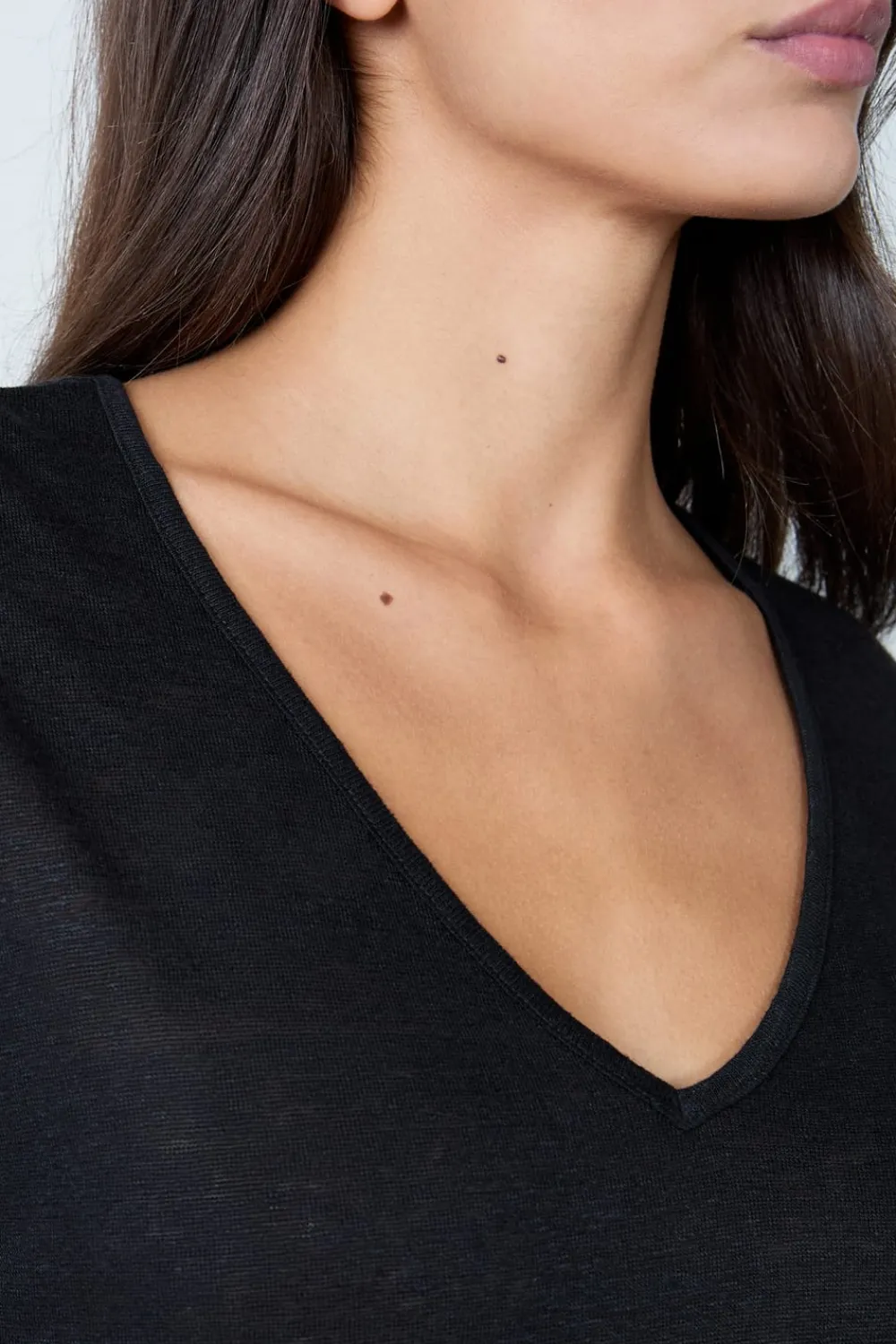 Online ETAM Camiseta de lino con cuello en V NEGRO