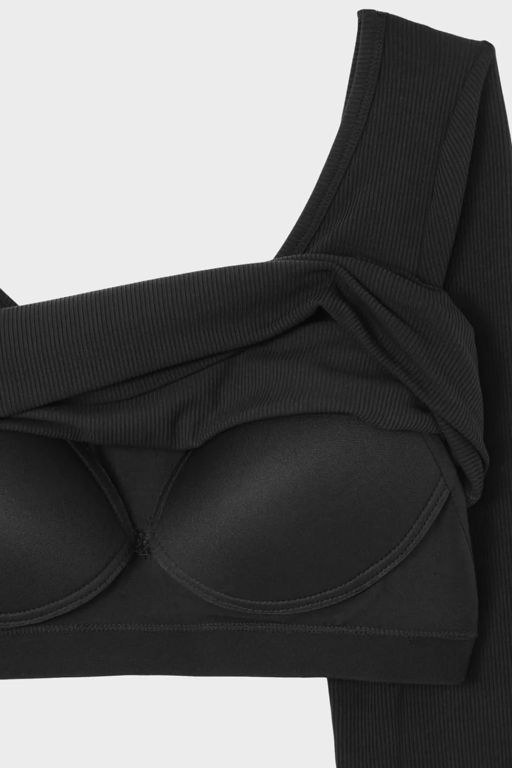 Outlet ETAM Camiseta de manga larga con cuello bailarina y sujetador integrado NEGRO
