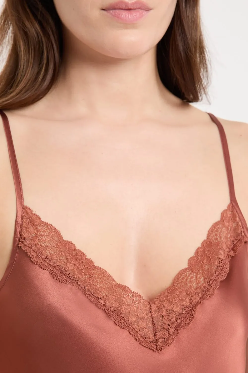 Hot ETAM Camisón de seda con detalles de encaje arena