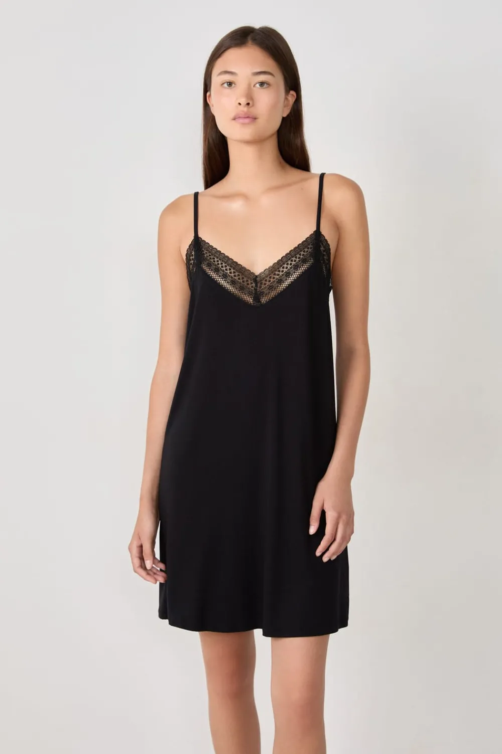 Outlet ETAM Camisón escotado de encaje NEGRO