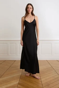 Outlet ETAM Camisón largo con detalles bordados NEGRO
