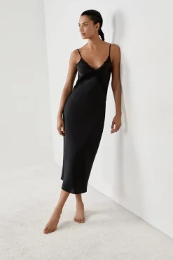 Outlet ETAM Camisón largo satinado con detalles de encaje NEGRO