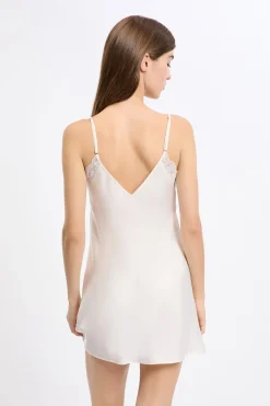 New ETAM Camisón satinado con detalles de encaje CRUDO