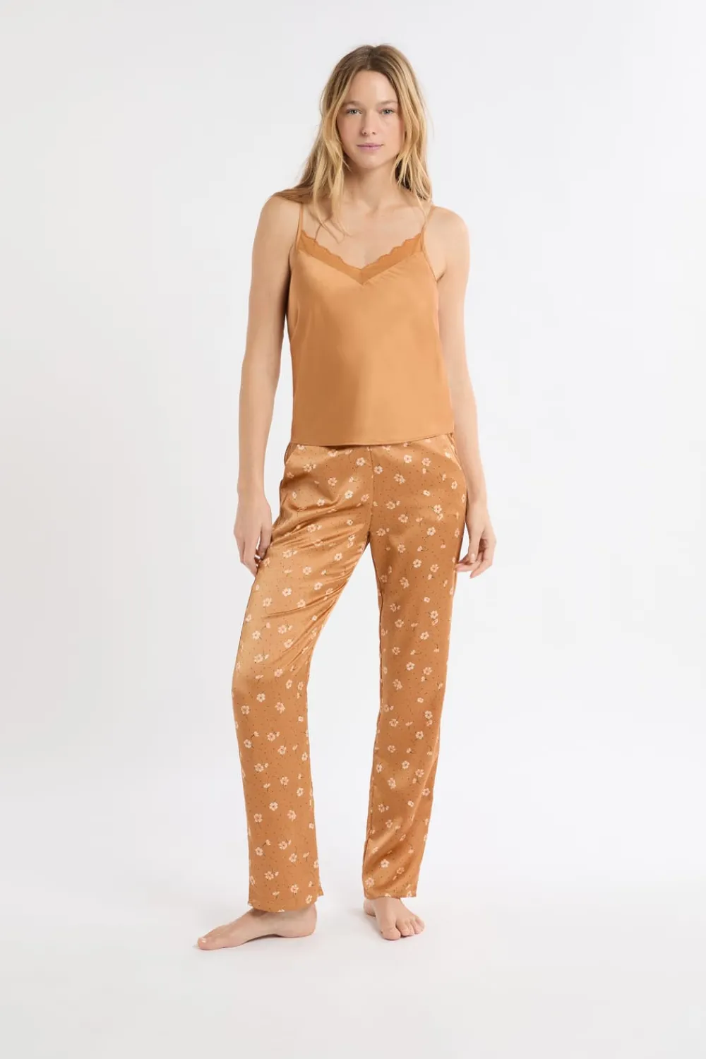 New ETAM Conjunto de pijama de 3 piezas de satén con estampado floral IMP FD MARRÓN