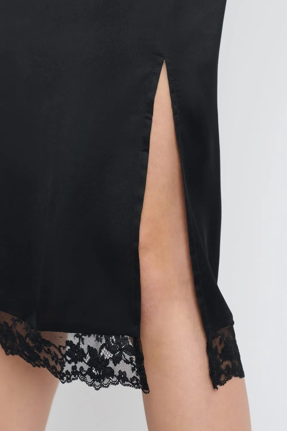 Outlet ETAM Falda de pijama satinada con detalles de encaje NEGRO