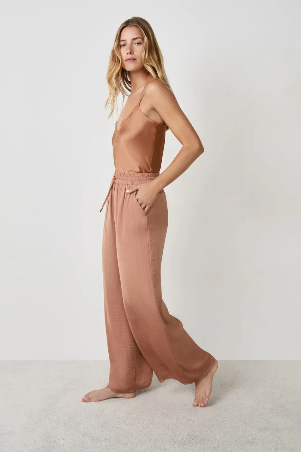 Sale ETAM Pantalón ancho de satén BEIGE