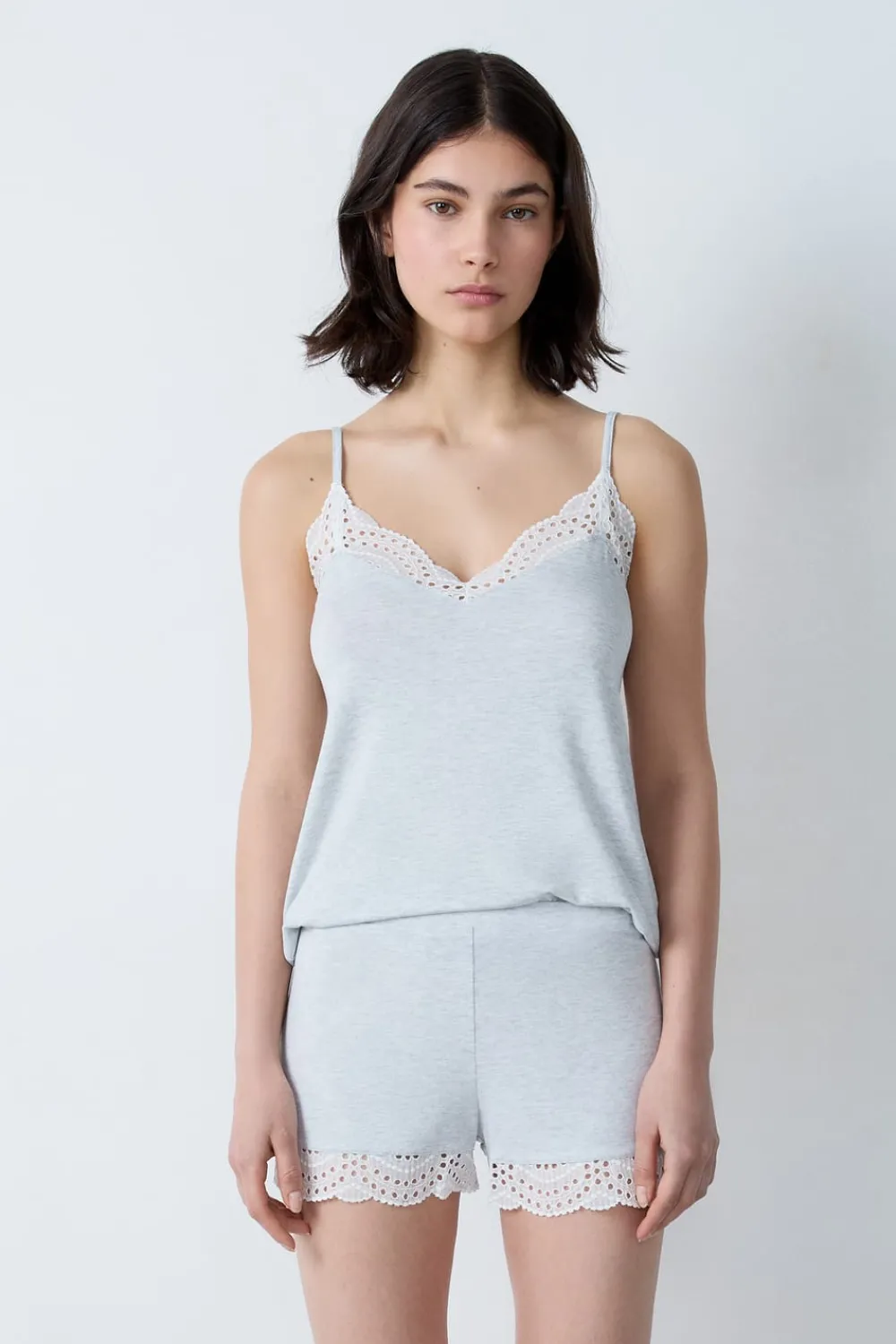 Hot ETAM Pantalón corto de modal con detalle de encaje GRIS CLARO