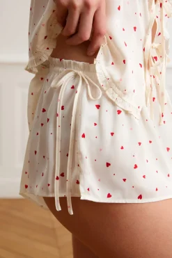 Online ETAM Pantalón corto de pijama de satén con estampado de corazones IMP FD crudo