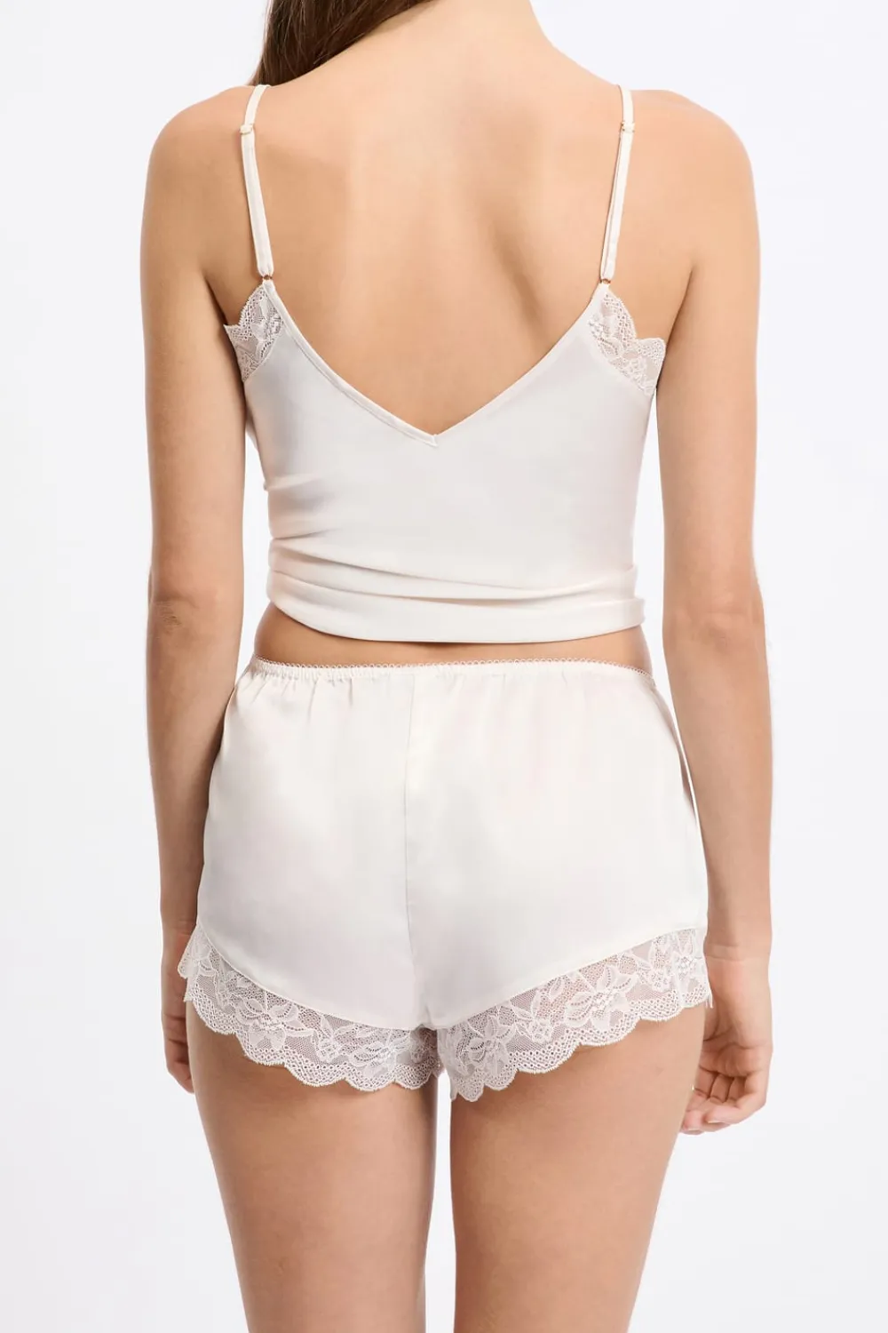 Best ETAM Pantalón corto de pijama satinado con detalles de encaje CRUDO