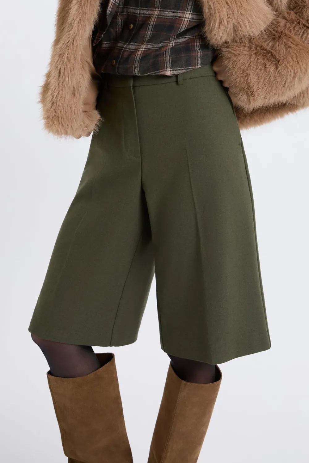 Discount ETAM Pantalón corto tipo bermuda CAQUI