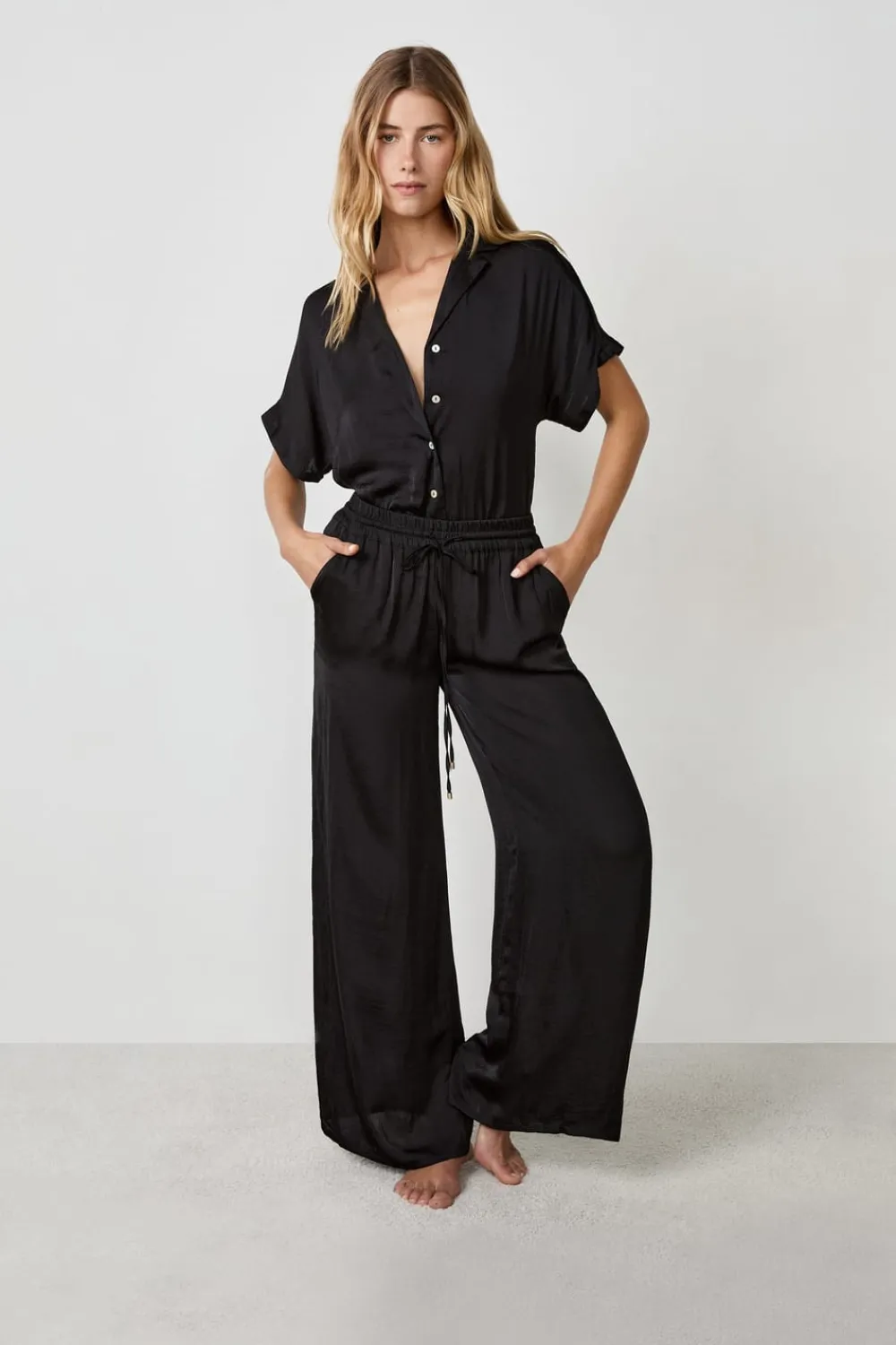 Online ETAM Pantalón satinado de corte ancho NEGRO