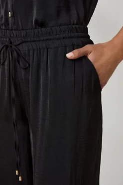 Online ETAM Pantalón satinado de corte ancho NEGRO