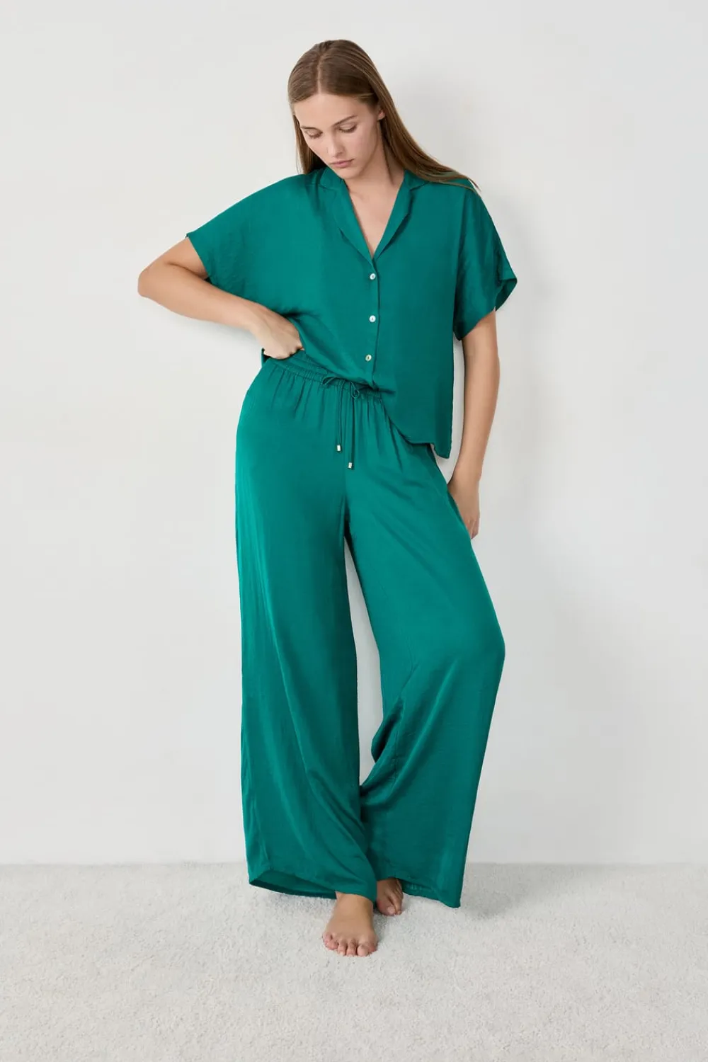 Clearance ETAM Pantalón satinado de corte ancho VERDE
