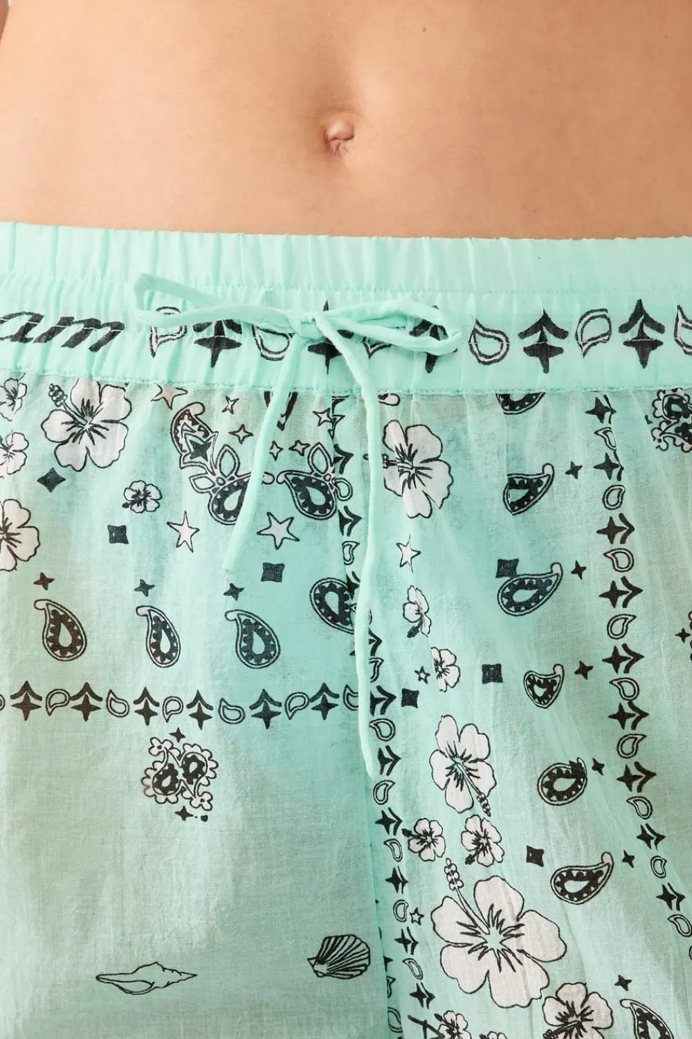 Sale ETAM Pantalones cortos de algodón estampados ESTAMPADO FONDO VERDE
