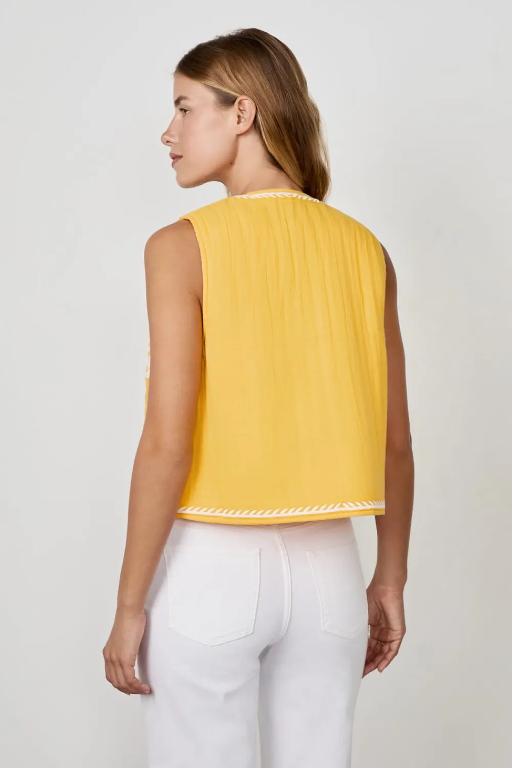 ETAM Rebeca bordada sin mangas AMARILLO