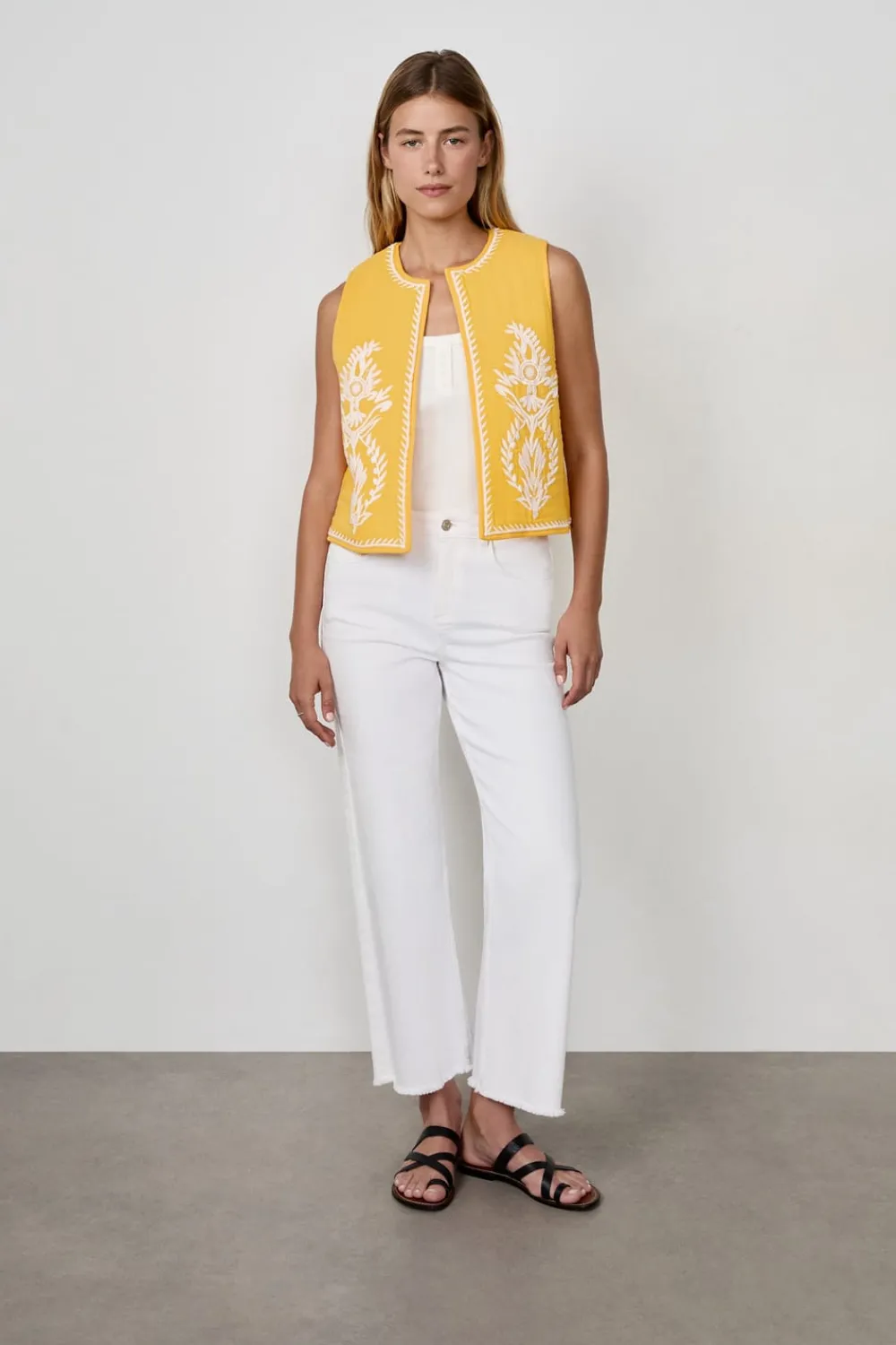 ETAM Rebeca bordada sin mangas AMARILLO