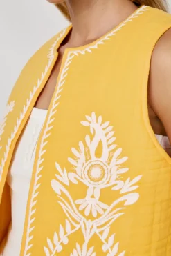 ETAM Rebeca bordada sin mangas AMARILLO