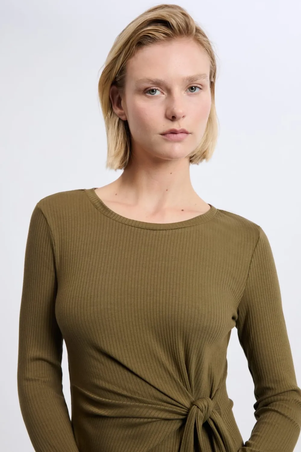 Sale ETAM Robe avec détail à nouer en coton ARGILE
