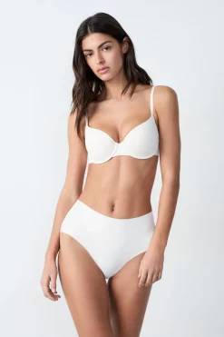 Sale ETAM Sujetador Nº 4 - Sujetador de copas finas La modelo mide 1m80 y lleva una 90B.
