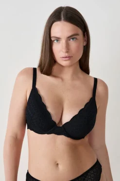 Online ETAM Sujetador Nº 2 - Push up escote pronunciado La modelo mide 1m70 y lleva una 90B.