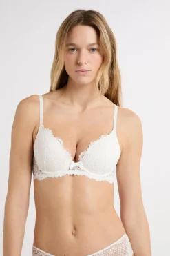 Discount ETAM Sujetador Nº 2 - Push up escote pronunciado La modelo mide 1m75 y lleva una 90B.