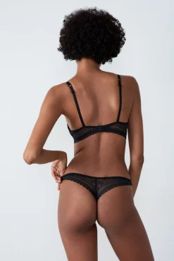 Outlet ETAM Sujetador Nº 2 - Push-up escote pronunciado La modelo mide 1m74 y lleva una 90B.