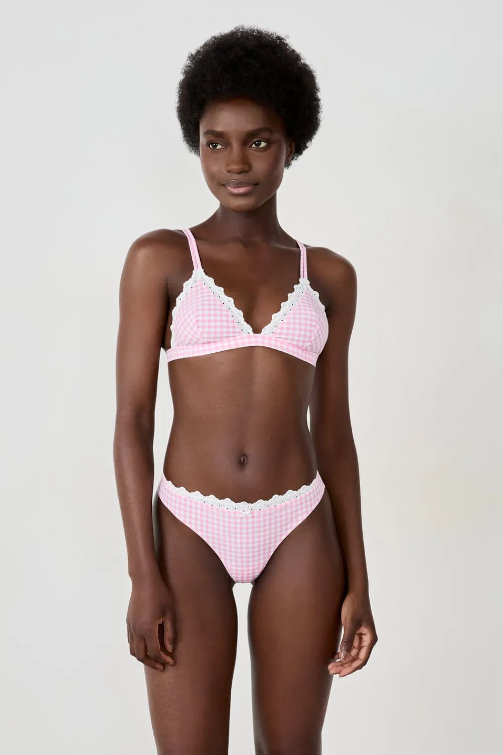 New ETAM Tanga con bordado ROSA
