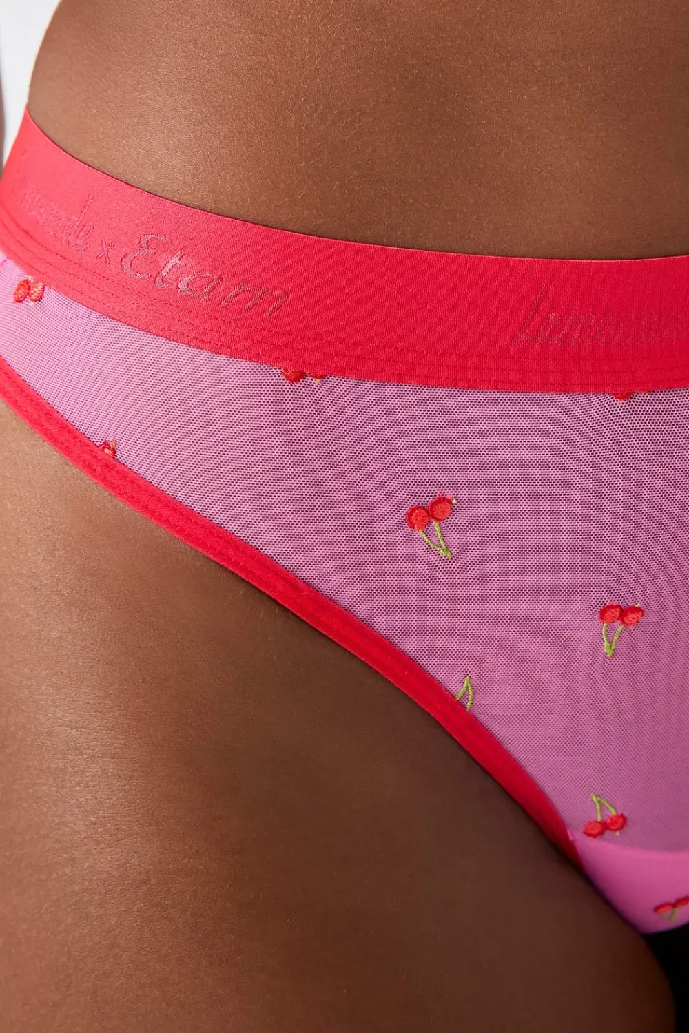ETAM Tanga con bordado x Lemonade Dolls ROSE