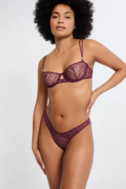 ETAM Tanga con bordado floral MORADO