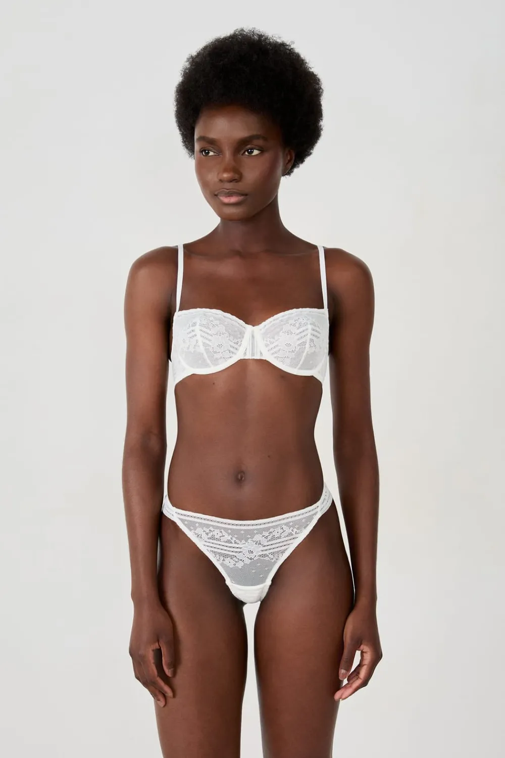 New ETAM Tanga de encaje BEIGE