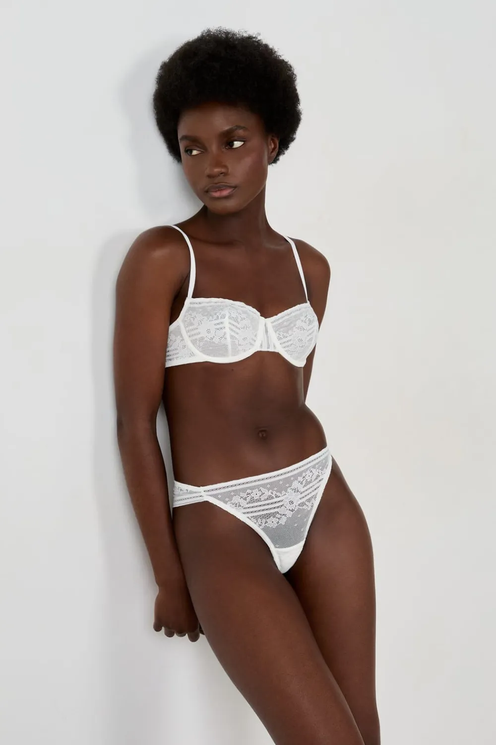 New ETAM Tanga de encaje BEIGE