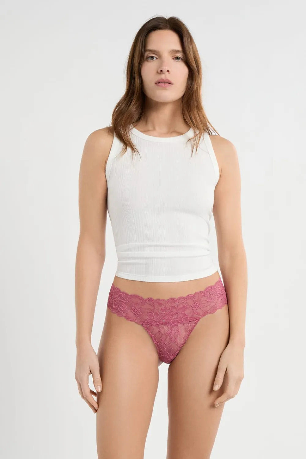 Online ETAM Tanga de encaje BLUSH
