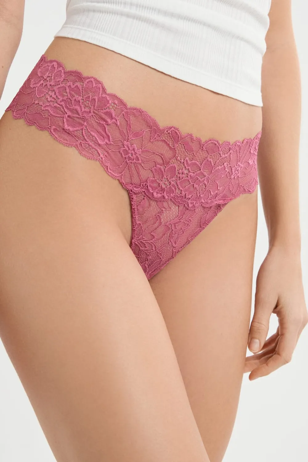Online ETAM Tanga de encaje BLUSH