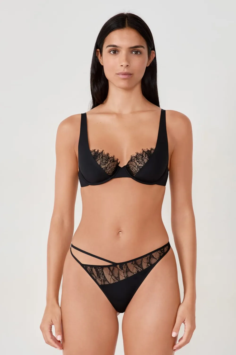 Sale ETAM Tanga de encaje NEGRO