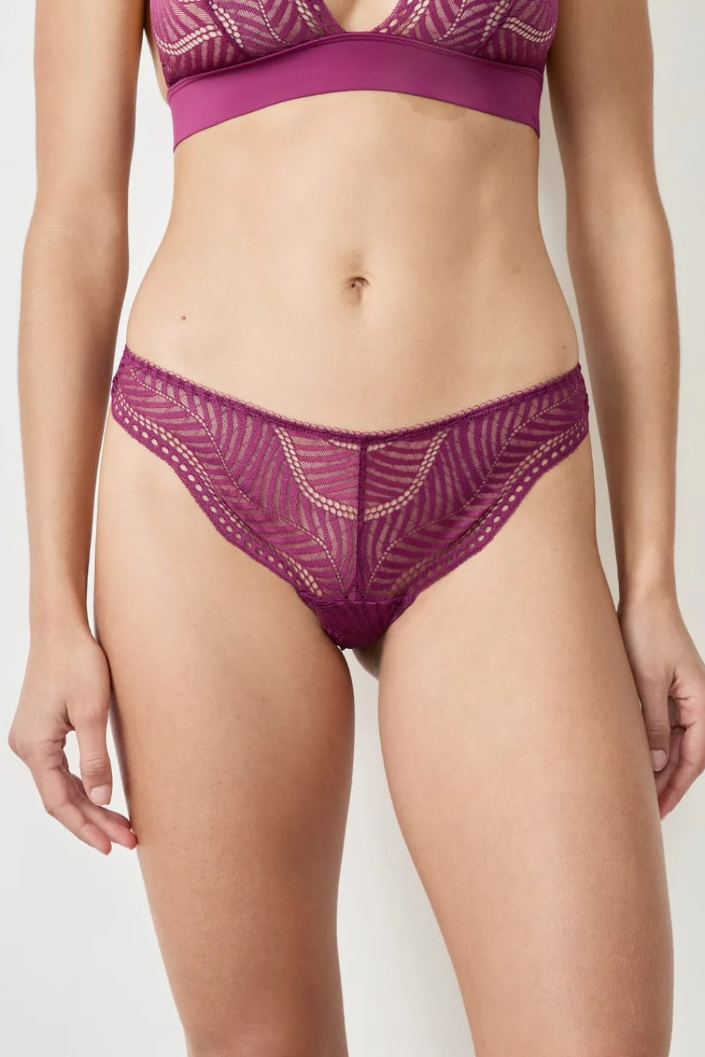 Hot ETAM Tanga de encaje VIOLETA