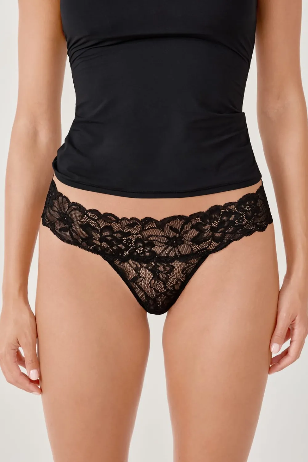 Hot ETAM Tanga de encaje NEGRO