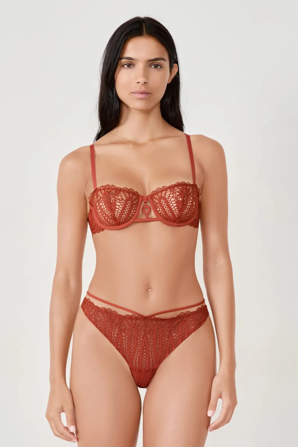 Hot ETAM Tanga de encaje MARRÓN