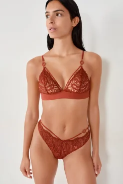 ETAM Tanga de encaje MARRÓN