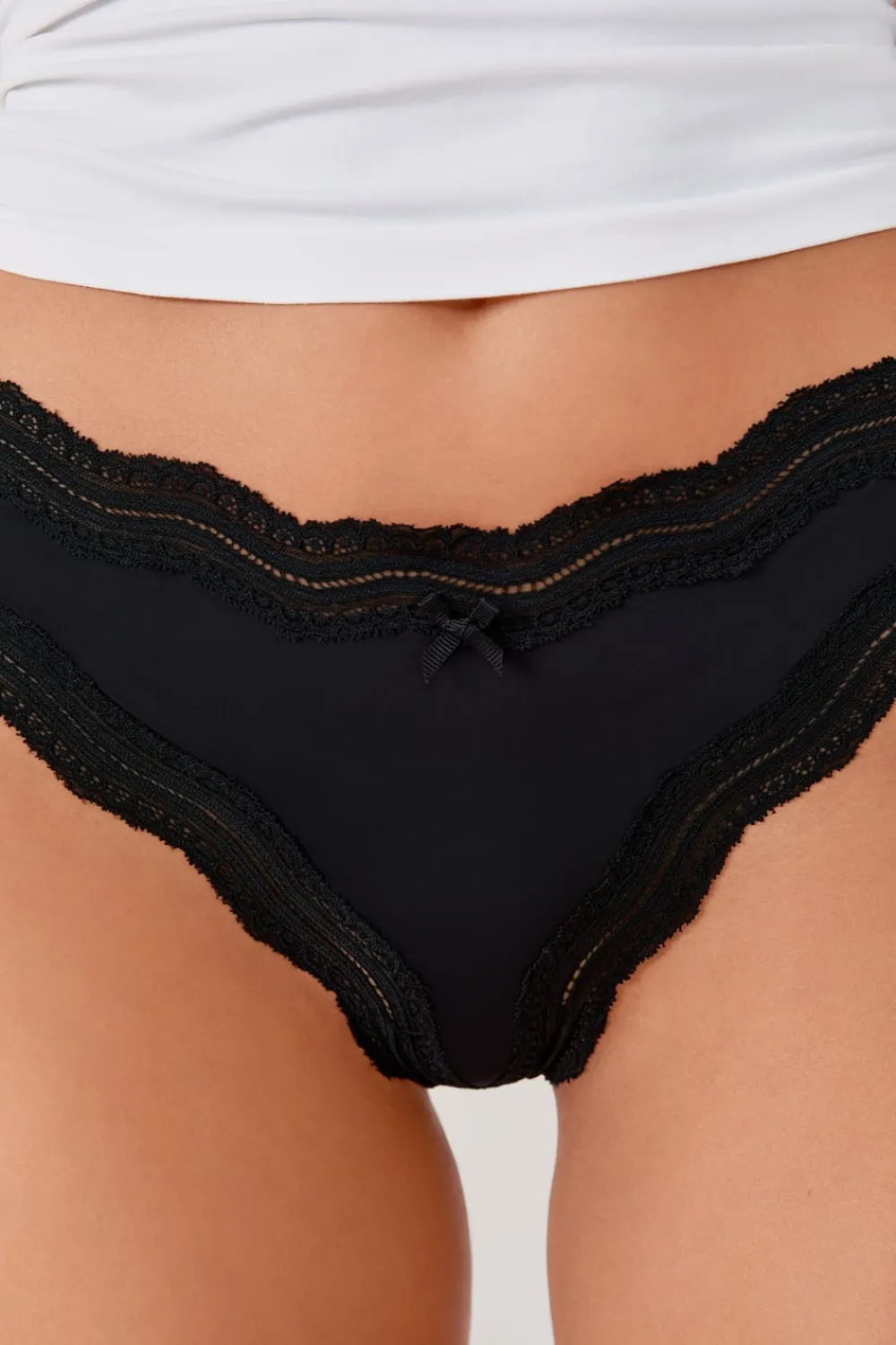 Sale ETAM Tanga de microfibra con borde de encaje NEGRO