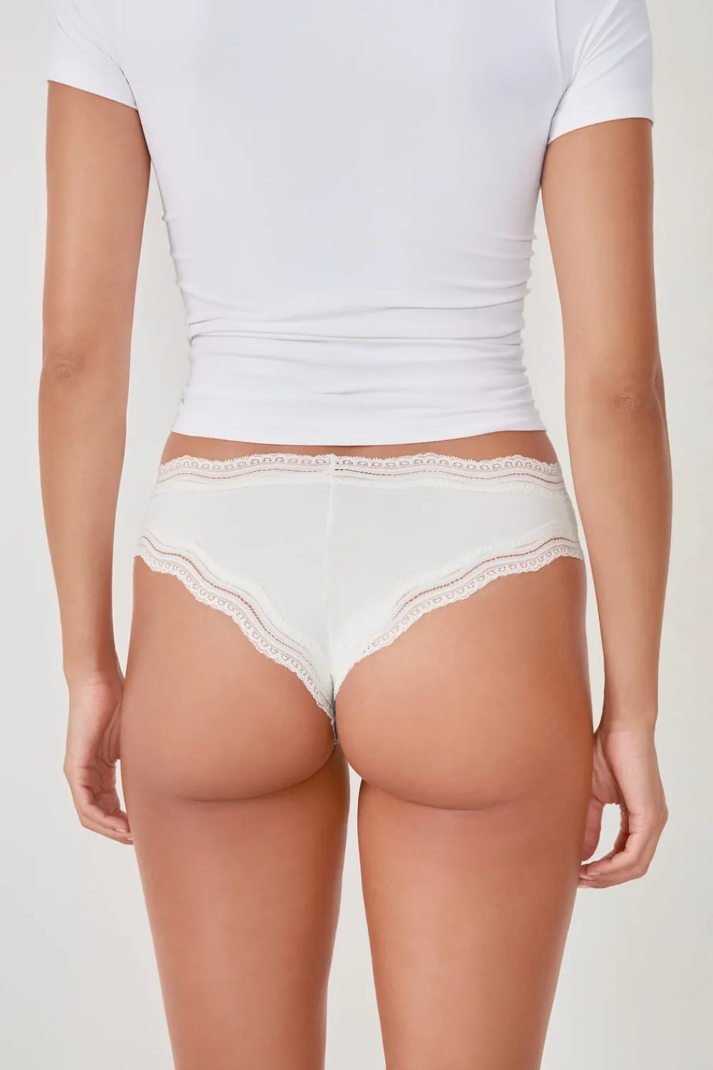 Hot ETAM Tanga de microfibra con borde de encaje BLANCO