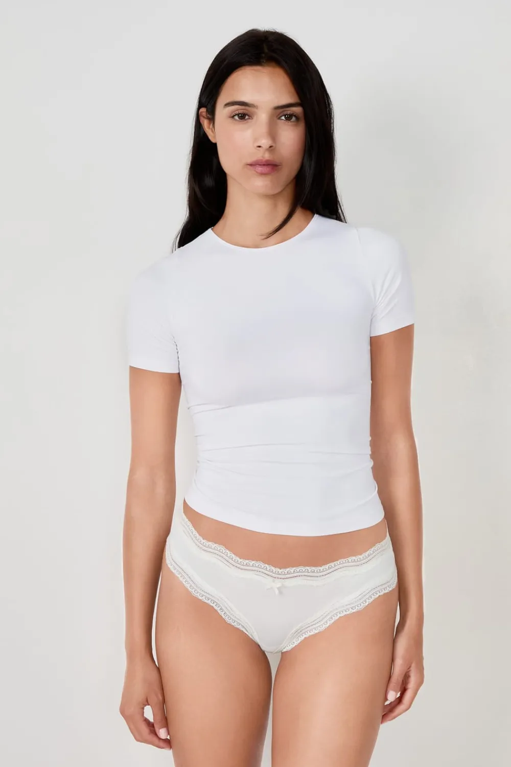 Hot ETAM Tanga de microfibra con borde de encaje BLANCO