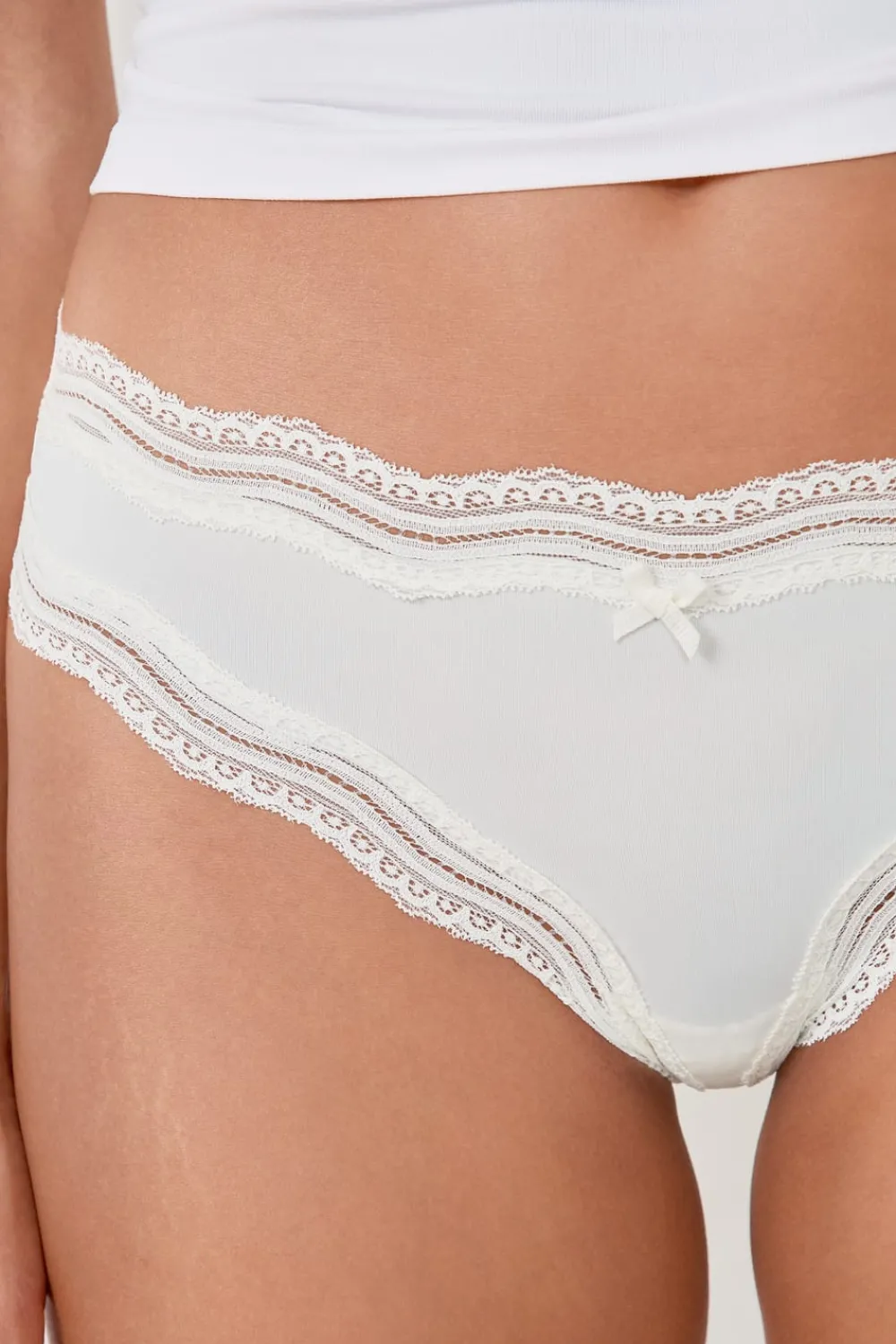 Hot ETAM Tanga de microfibra con borde de encaje BLANCO